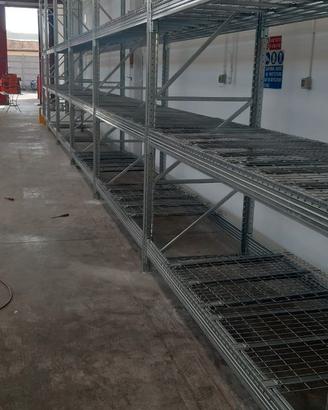 scaffale in ferro