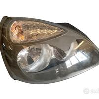 Faro anteriore destro Renault Clio II serie