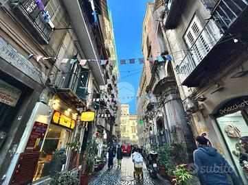 2 LOCALI A NAPOLI