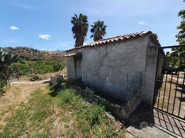 Terreno agrumeto con annesso fabbricato