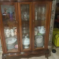 Vetrina stile chippendale