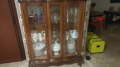 Vetrina stile chippendale