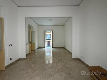 Appartamento di 238 m² con 5 locali a Palermo