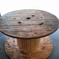 Bobina in legno levigata e scottata