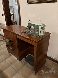 Necchi Supernova BF (anni 50) con mobile originale