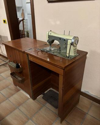 Necchi Supernova BF (anni 50) con mobile originale