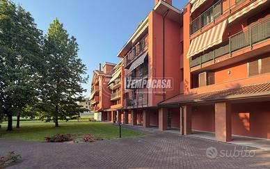 LUMINOSO TRILOCALE CON BALCONE, BOX AUTO E CANTINA