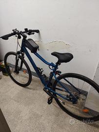 Bici trekking RIVERSIDE 500 blu