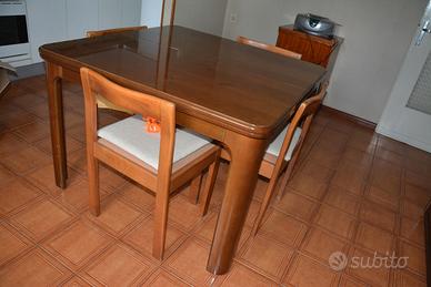 Tavolo in legno con  prolunga incorporata
