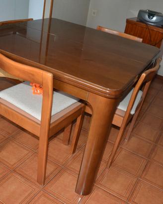 Tavolo in legno con  prolunga incorporata