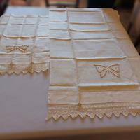 Set 2 Asciugamani in Puro Lino ricamatomano nuovo