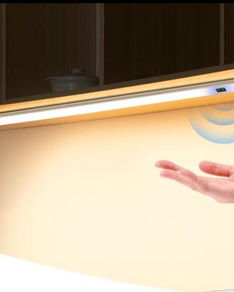 2 lampade  LED con alimentatore per pensili mobile