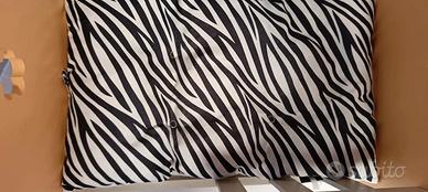 Lettino per cane piccola taglia. Poco usato. 