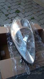 Faro anteriore sinistro Fiat Grande Punto 