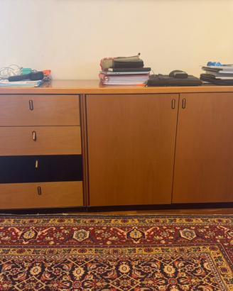 Elegante credenza vintage in legno