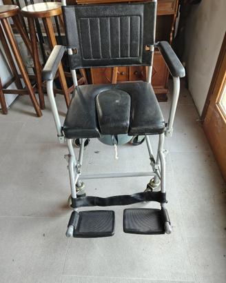 SEDIA COMODA CON RUOTE E PEDANE
