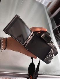 Nikon d5200 + Obbiettivo 18-55mm e Accessori