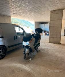 Scooter Suzuki Burgman 400