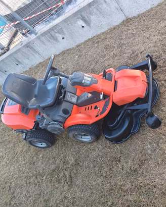 trattorino tagliaerba Husqvarna BICILINDRICO