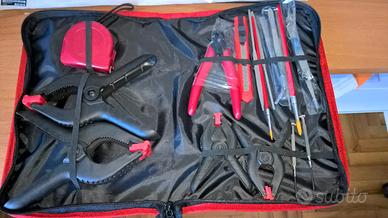 ASTUCCIO CON UTENSILI PORTATILE Nuovo