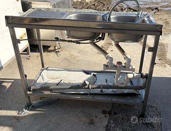 Lavandino in acciaio