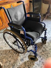 Sedia a rotelle con cuscino anti decubito