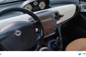 Lancia Ypsilon 1.2 16v platino