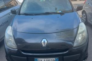 Renault Clio nera