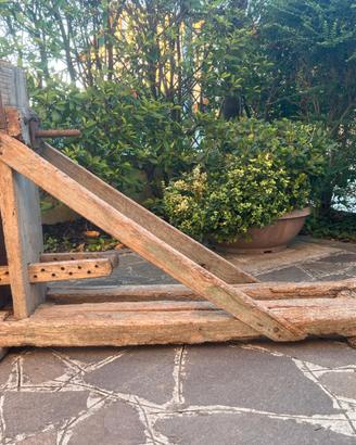 antica morsa verticale da falegnameria in legno