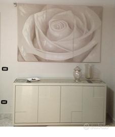 Madia stilizzata in legno laccato lucido