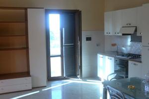 Ostia bilocale arredato con balcone