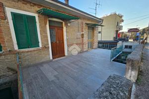 2 LOCALI A FOLIGNO