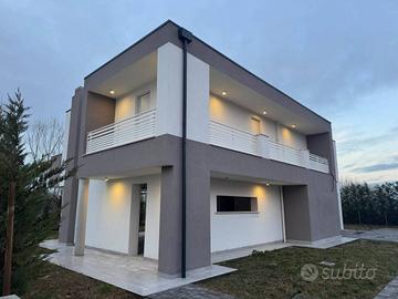 Villa di 200 m² con 5 locali e box auto a Abano Te