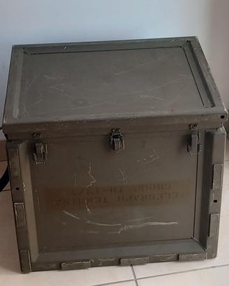 cassa militare vintage di metallo