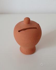 Salvadanaio piccolo in terracotta