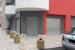 Stupendo locale commerciale con 4 serrande
