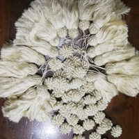 Stock di grosse nappe e roselle da tappezzeria