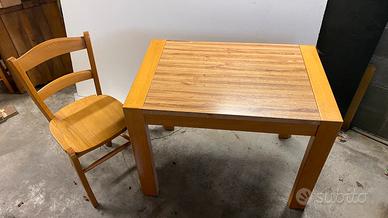 Tavolo + 4 sedie in legno massello  100x65 h=75