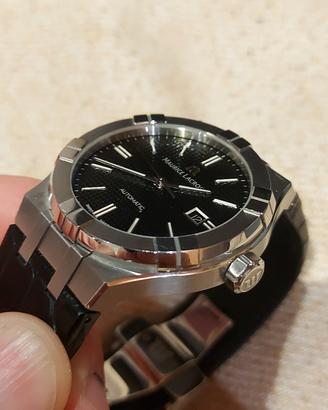 Maurice Lacroix AIKON 42mm sfondo nero