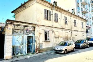 MORTARA CITTA': CASEGGIATO INDIPENDENTE SU TRE LAT