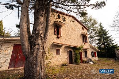 Villa con piscina - Vinchiaturo