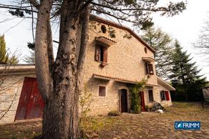 Villa con piscina - Vinchiaturo