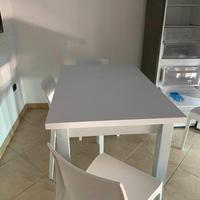 Tavolo e Sedie Moderne (Set Completo)