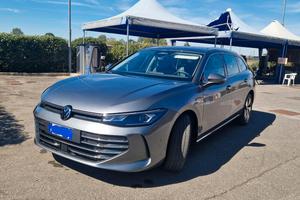 VW Passat 2.0 TDI 150 CV SCR DSG Business - 8060km