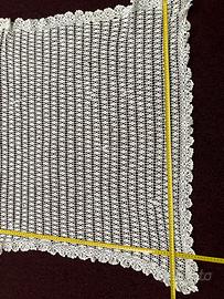 Tovaglia vintage lavorata all’uncinetto