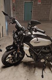 Ducati scrambler 800 incidentata 
