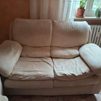 Due divani in microfibra beige