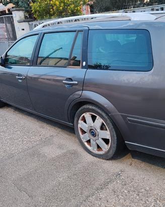 AUTO FORD MONDEO R E G A L O