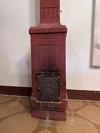 Stufa a legno in cotto antica