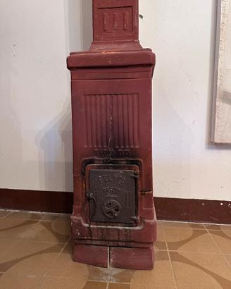 Stufa a legno in cotto antica